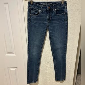 American Eagle 🦅 skinny stretch women’s size 6 jeans.